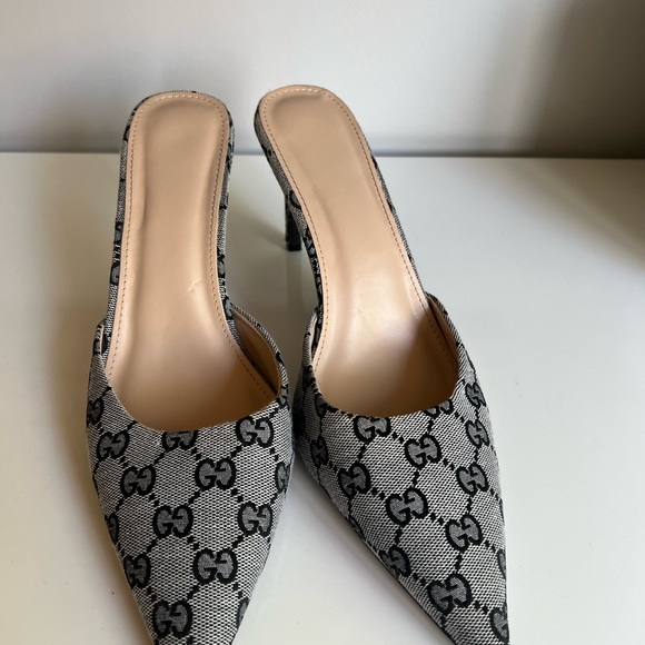 Gucci Women's Black and Gray Heels - Picture 2 of 11